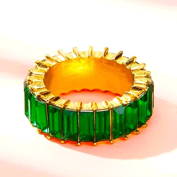 Emerald Green 14 Karat Ring - Picture 2 of 6